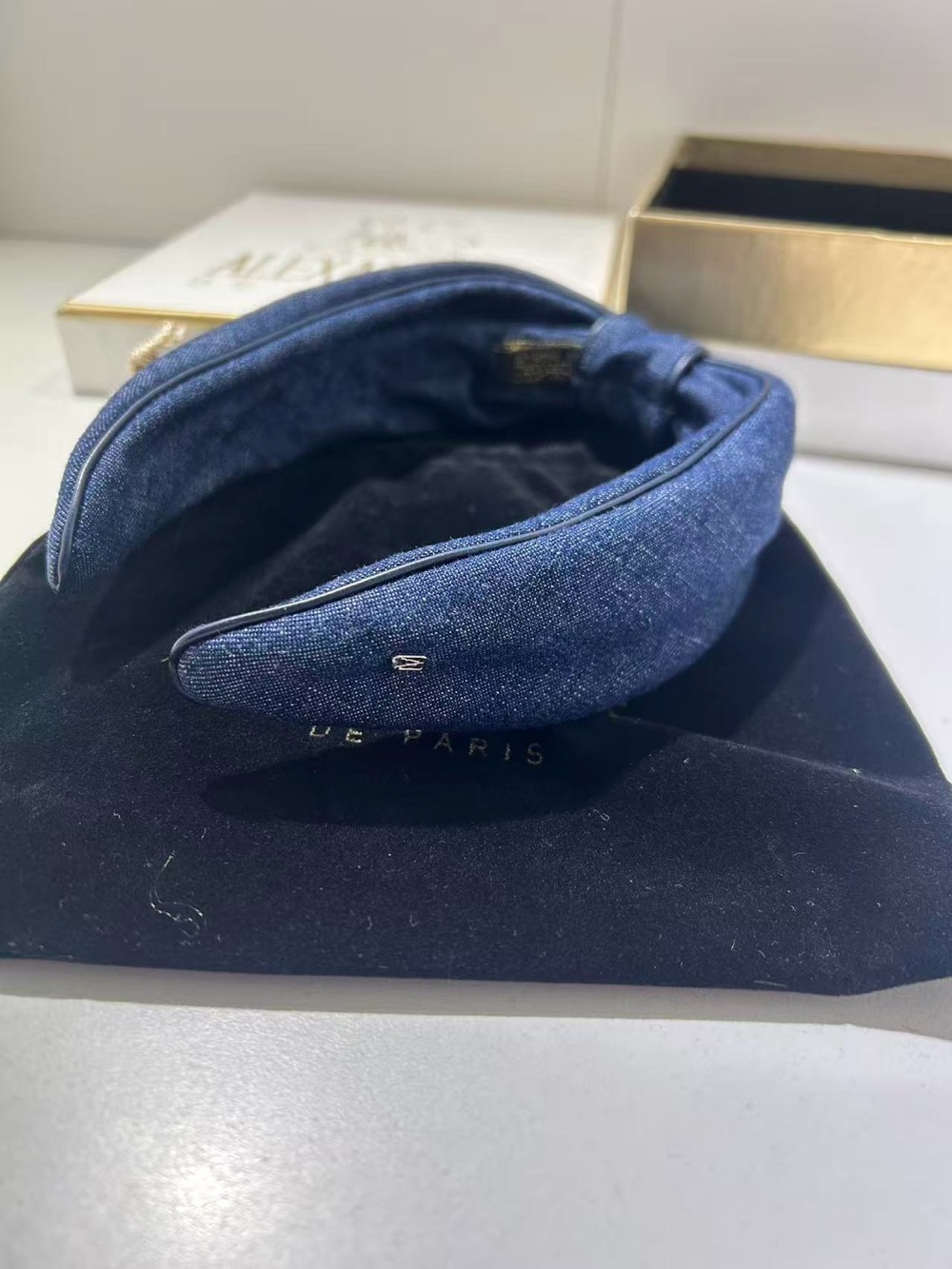 Alexandre de Paris headband - Picture 5 of 8
